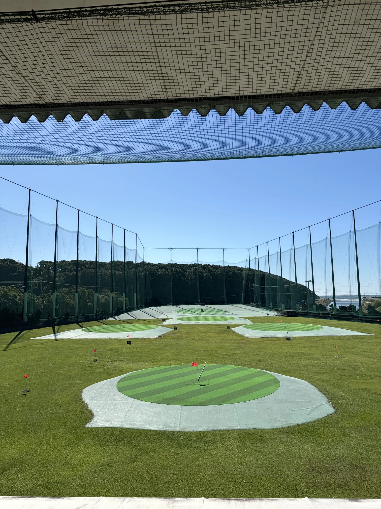 打席から見た練習場の正面全景